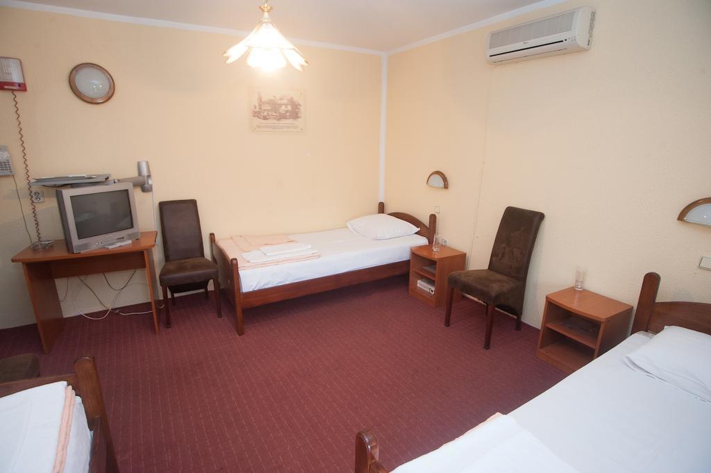 Hotel Extra Lion Md Ниш Екстер'єр фото
